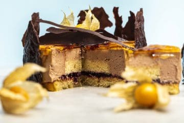 Vegan chocolate mousse cake