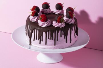 Strawberry Dark Drip Cake